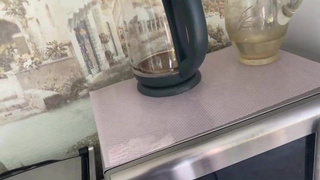 Подсыпал курьерше Виагру в чай, чтобы возбудить русскую милашку и как следует трахнуть